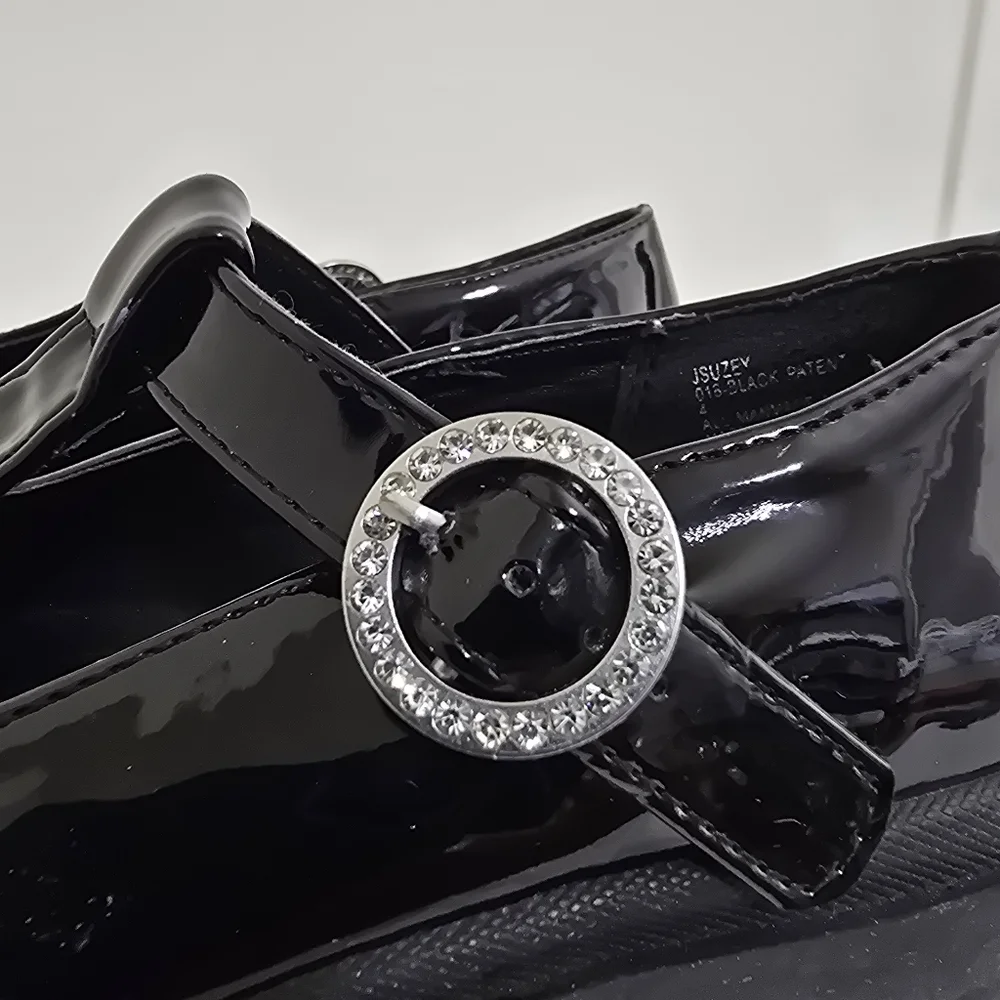 STEVE MADDEN girl's size 4 Lug T Strap Buckle‎ Mary Jane Shoes Black Patent